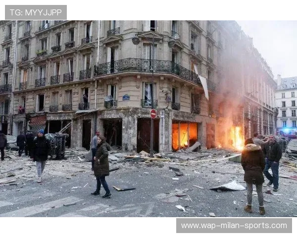 巴黎防线将重组，巴黎发生袭击事件