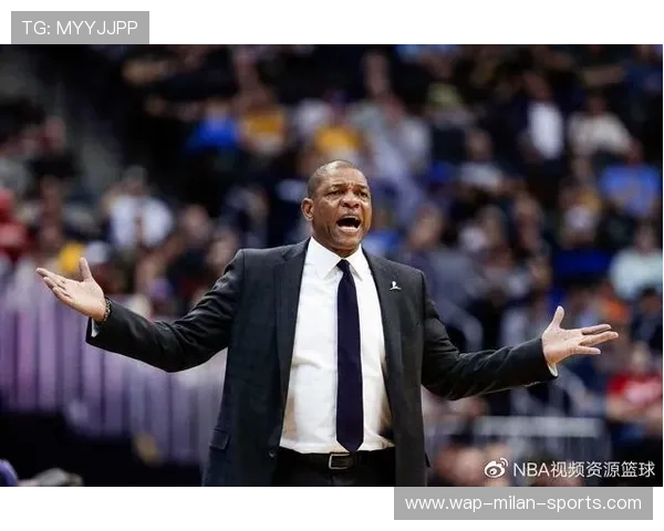 职业教练如何评估球员在压力下的出球决策能力